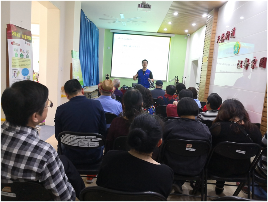 中国残疾人辅助器具中心送知识进社区